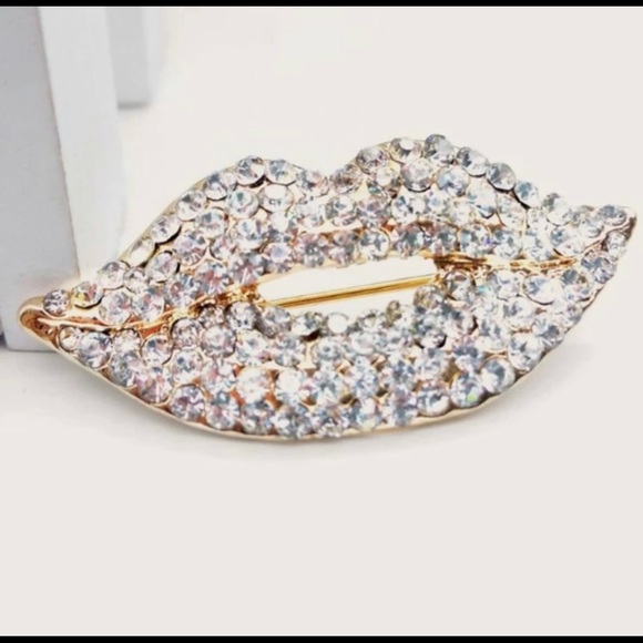 💋💋💋Kissy Lips Brooch💋💋💋 - Picture 3 of 5
